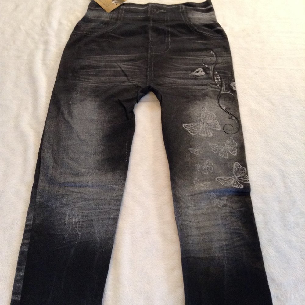 Style Black leggings w butterfly print leg M NWT